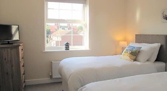 Seaside View Apartment - Sunny Bright Two Bedroom Apartment - Lift Inside Filey Exterior photo