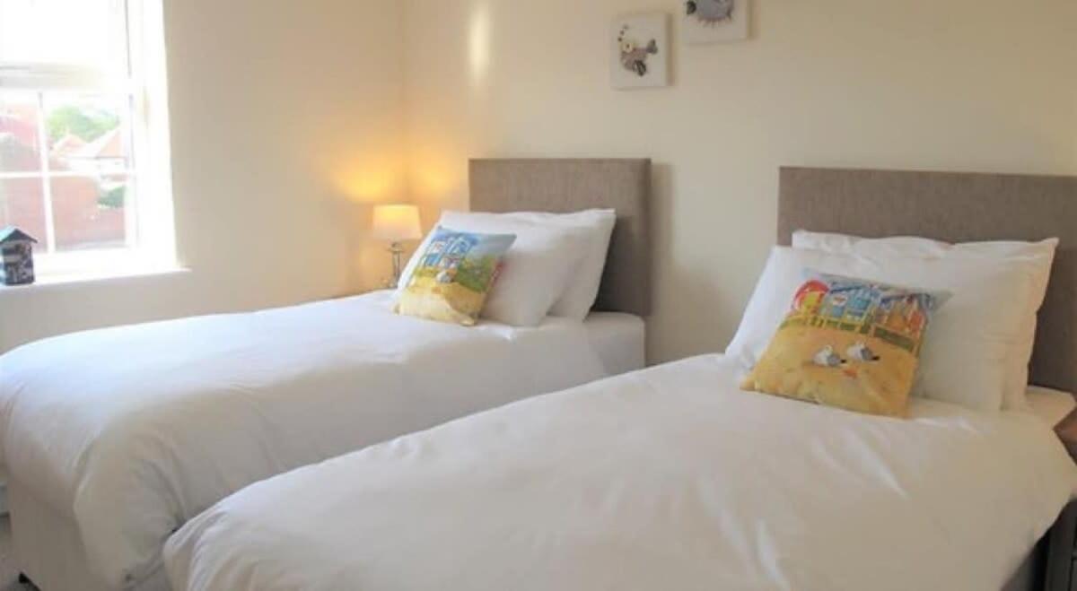 Seaside View Apartment - Sunny Bright Two Bedroom Apartment - Lift Inside Filey Exterior photo